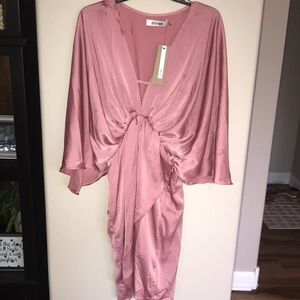 NEVER BEEN WORN PINK SATIN BATWIG DRESS